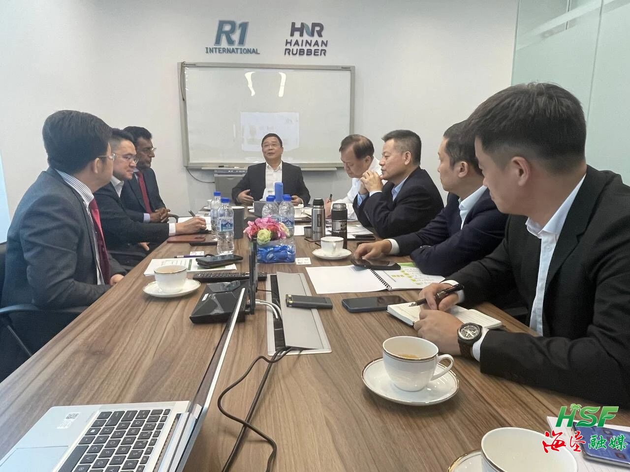 包洪文一行与R1公司座谈交流。。。。。。